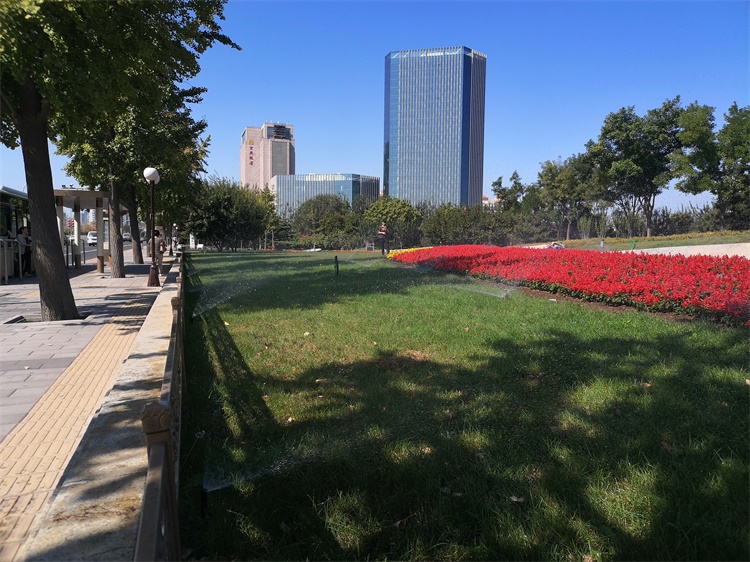 长安街西延线石景山路喷灌工程(图1)